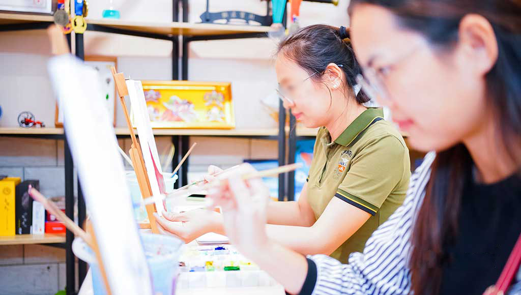 各组学员分工协作